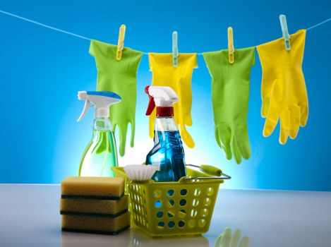 Carpet cleaning process with eco-friendly solutions